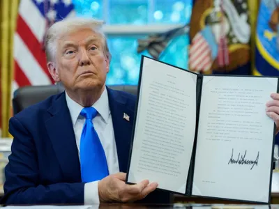 Donald Trump, după ce a semnat ordinul executiv privind H-1B - Foto: Profimedia Images
