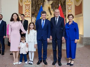 Mirabela Grădinaru a purtat o rochie creată de un designer român în vizita din Austra - Foto: Administrația Prezidențială