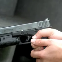 Tragedie la SPP. Un subofițer s-a sinucis cu arma din dotare în parcarea instituției. Avea 32 de ani - Foto: Profimedia images