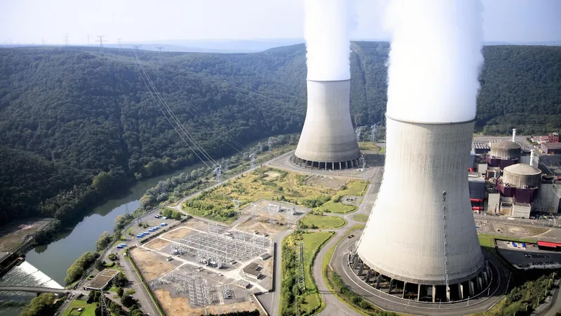 Franța a anunţat un plan amplu de relansare nucleară. Până la 14 noi reactoare, până în 2050. / Foto: climatescorecard.org
