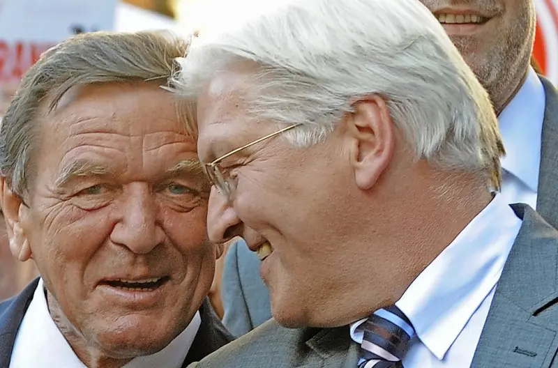 Gerhard Schröder și  Frank-Walter Steinmeier. / Foto: faz.net