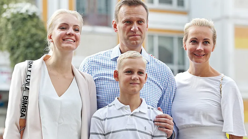 Familia lui Alexei Navalnîi, soția și cei doi copii, trăiesc permanent cu teama că acesta ar putea fi omorât - Foto: Getty Images