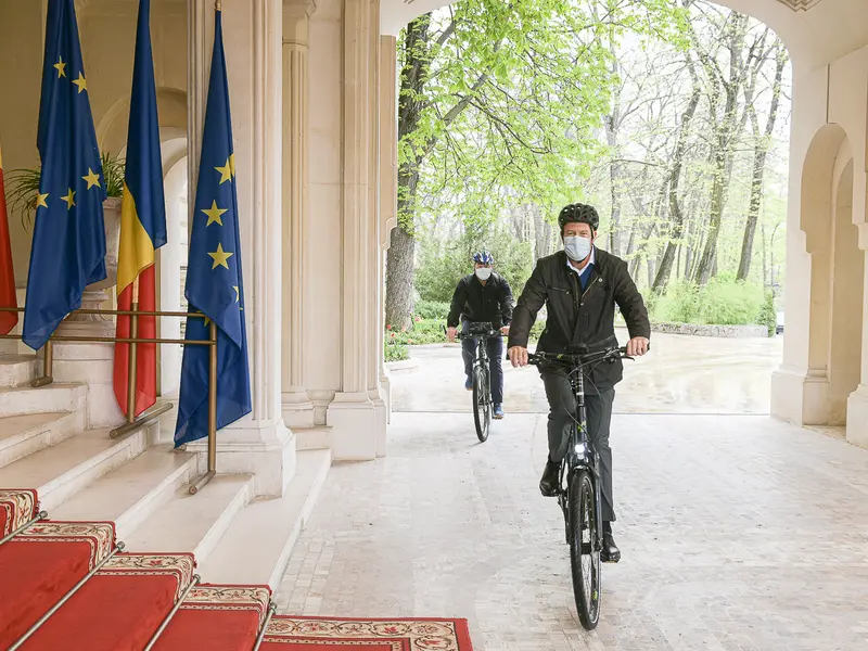 Klaus Iohannis marchează Ziua Bicicletei printr-o dezbatere. Foto: Presidency.ro