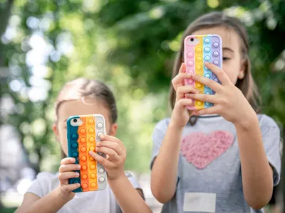Folosirea excesivă a ecranelor, o problemă socială și de sănătate pentru copii - Foto: magnific.com
