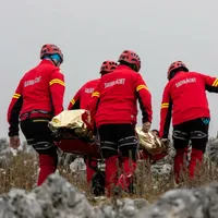 Doi bărbați recuperați de salvamontiști după ce s-au pierdut în munți. Au trecut ilegal frontiera - Foto: arhiva