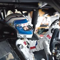 În cursele de DTM, Zanardi pilotează doar  cu mâinile.