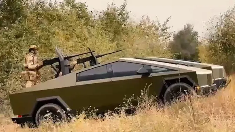 VIDEO Momentul în care Cybertrucks Tesla echipate cu mitraliere trag în drone. Sprijină armata rusă  - Foto: Youtube