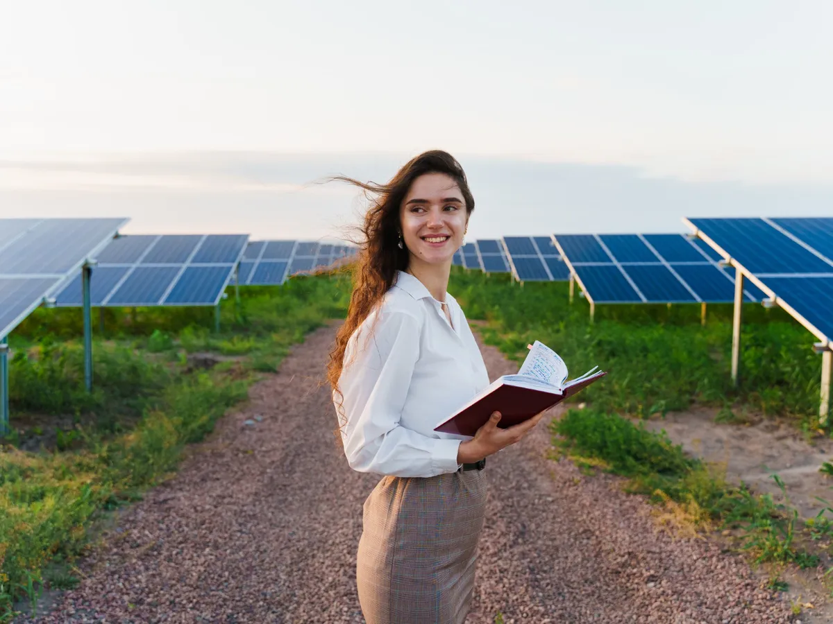 Cu cât sporește valoarea casei tale dacă ai panouri solare? Aproape că îți poți cumpăra o mașină