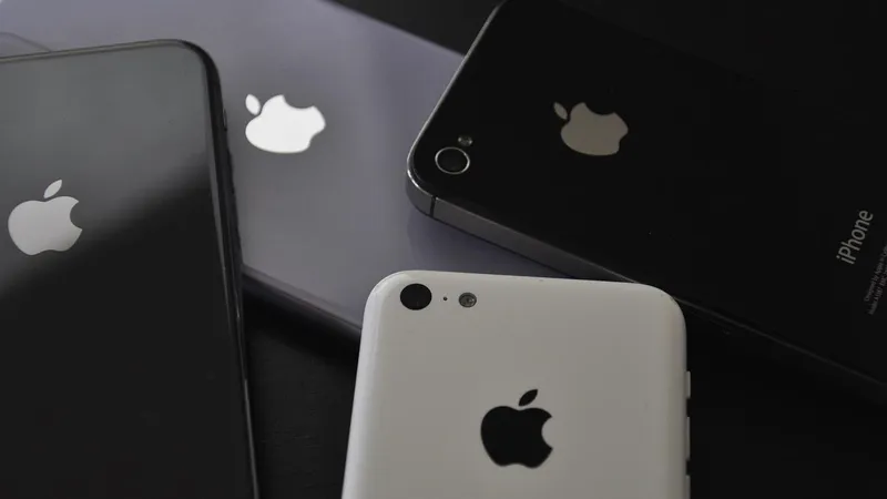 Hackerii pot instala programe malware pe iPhone atunci când acesta este oprit (studiu)/FOTO: Pixabay
