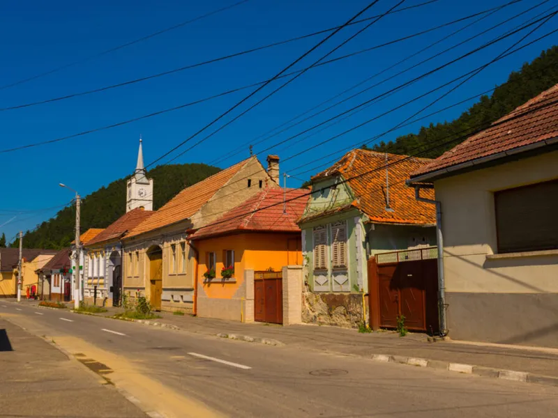 Amenzi usturătoare și 2 ani de închisoare pentru românii care stau la casă. Ce nu au voie să facă? - Foto: Shuterstock / imagine rol ilustrativ