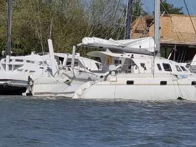 Trafic perturbat pe canalul Sulina: o navă încărcată cu grâu a lovit trei catamarane staţionate. / Foto: news.ro