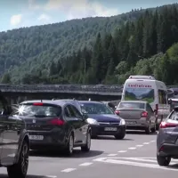 Întoarcere din concediu. Trafic intens pe Valea Parhovei, în staţiunile Comarnic, Buşteni şi Predeal - Foto: captură YouTube