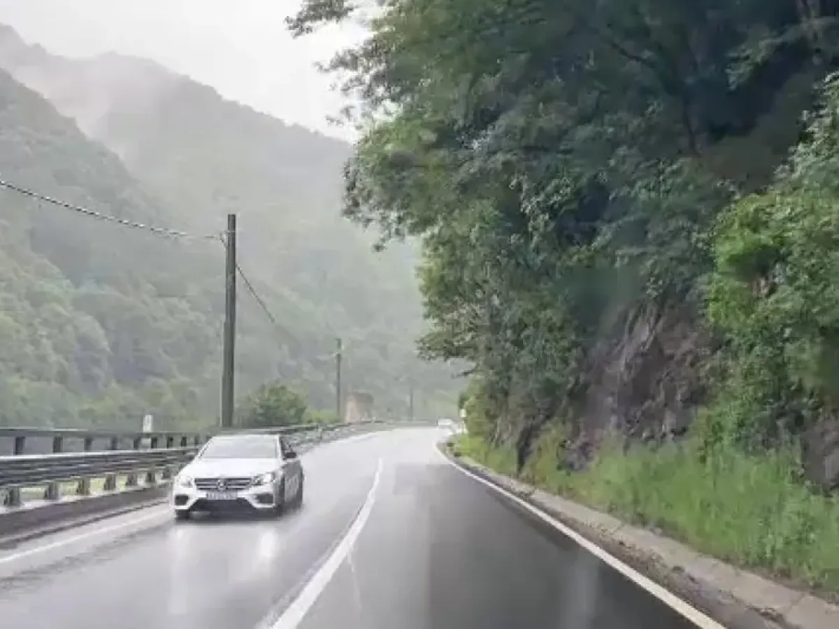 Trafic blocat pe DN 7 Valea Oltului din cauza unor scurgeri de gaze de la o cisternă cu GPL. Rute alternative