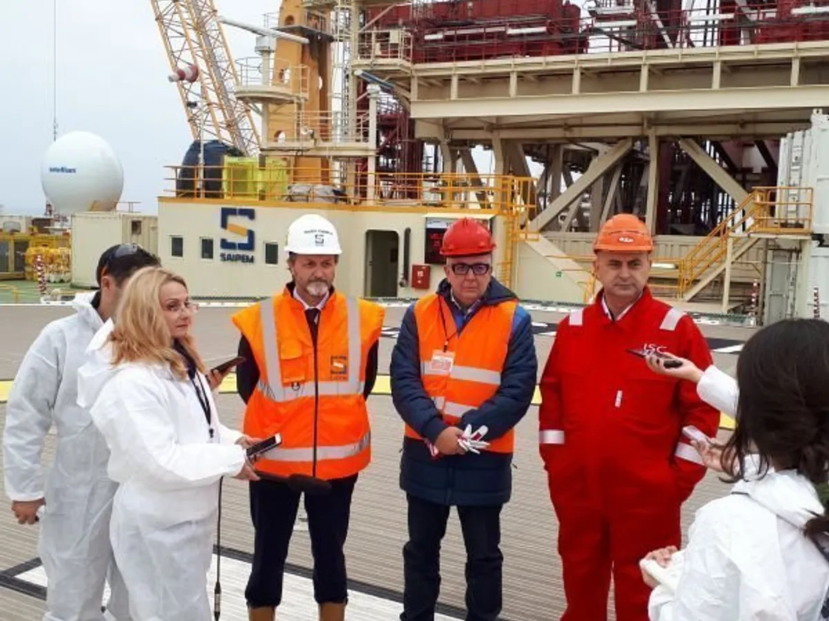 Directorul Romgaz, Adrian Volintiru, președintele GSP Gabriel Comănescu și reprezentantul Saipem