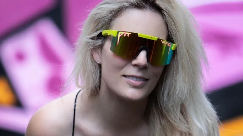 O polițistă hărțuită de colegi pentru era prea sexy a demisionat și s-a reprofilat în OnlyFans - FOTO: Instagram/Leanne Carr