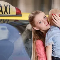 Recompensă uriașă pentru un taximetrist cu sufet mare. A dus gratis o mămică cu un copil la spital - FOTO: Inquam Photos / Octav Ganea
