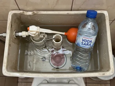 Apă în toaletă Foto Freepik (imagine cu rol ilustrativ)