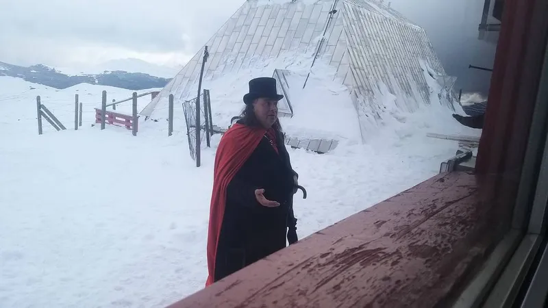 Salvamontiștii l-au salvat pe Dracula. Voia să ajungă pe Vf. Omu. / Foto: captură video