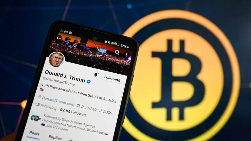 Ce se întâmplă cu Bitcoin dacă va câştiga Donald Trump. Merită să investeşti? - Foto: Profimedia Images