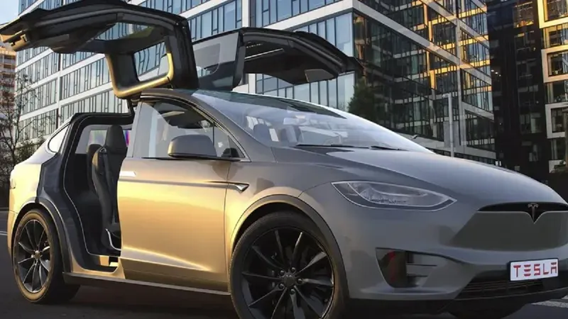 STUDIU Unu din doi șoferi de mașini electrice Tesla a revenit la benzină sau diesel. Motivele? - Foto: Profimedia Images - Imagine cu rol ilustrativ