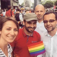 Deputatul PSD Petre Florin Manole și șeful TSD, Gabriel Petrea, la parada gay de anul acesta, unde au participat circa 10.000 de oameni. Sursa: Facebook Petre Florin Manole