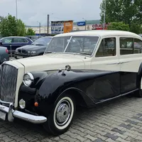 O limuzină Rolls Royce (RR) unică a fost surprinsă la inspecția periodică la RAR Iași - Foto: Facebook/Registrul Auto Român Oficial