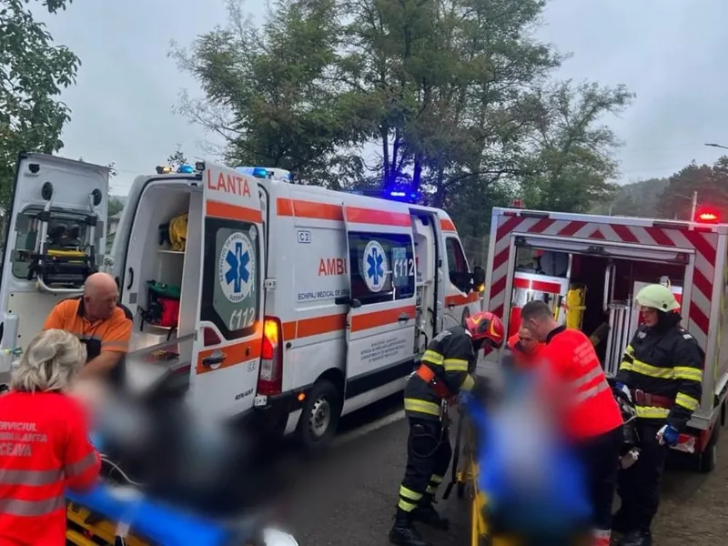 Accident grav pe DN2 între un autocar cu 60 de pasageri și un microbuz. Un mort și mai mulți răniți - Foto: Facebook/Ambulanța - Caracter ilustrativ