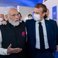 Nevaccinații din Franța nu mai au voie în restaurante, trenuri sau avioane, nici cu test negativ/FOTO: Facebook/Emmanuel Macron