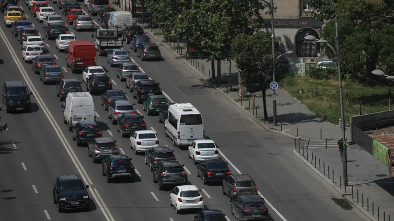 800 lei pe lună plătește în plus un navetist care vine cu mașina în București din suburbiile orașul / Inquam Photo / Alexandru Bușcă
