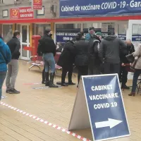 În București au început să apară cozile la centrele de vaccinare. În imagine, centru de vaccinare la Gara de Nord. Sursă: RoVaccinare Facebook