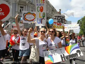 Mii de lituanieni au protestat împotriva uniunilor civile ale cuplurilor de acelaşi sex. / Foto: agerpres.ro