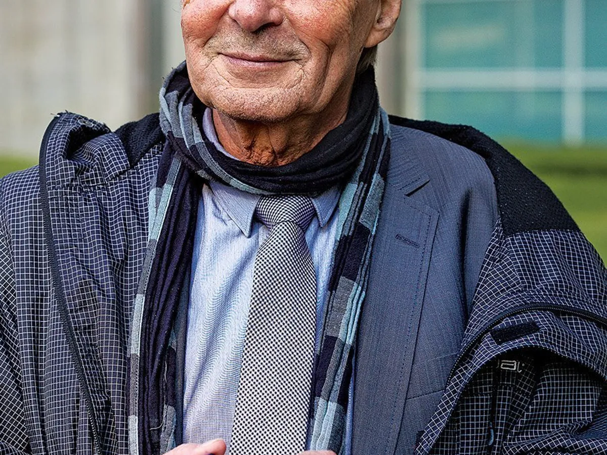 STĂPÂNUL CULORII. Inventatorul şi arhitectul ungur Rubik a construit primul cub în 1974, pentru a demonstra că problemele pot fi confruntate şi rezolvate