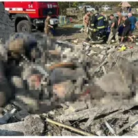 Rușii au făcut măcel în Harkov. Au bombardat o cafenea și un magazin, 49 de civili uciși - Foto: Telegram