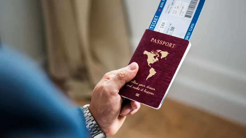 Din 2 aprilie este obligatoriu un document în țara în care 1.000.000 de români. Anunț oficial Foto: Freepi (fotografie cu caracter ilustrativ)