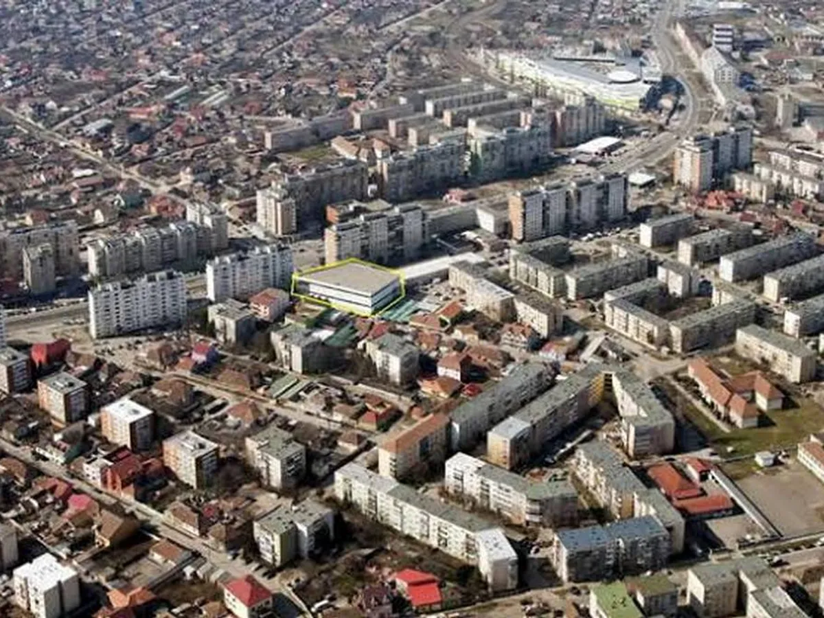 Într-un mare oraș din Româna, la ora actuală, locuitorii celului mai mare cartier trebuie să se plimbe prin cimitir în loc parc - Foto: Facebook / Cartierul Aurel Vlaicu Arad