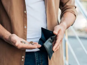 Moneda de 1 LEU care valorează cât trei salarii minime. Ce o face atât de specială? - Foto: Freepik (rol ilustrativ)