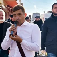 Ex-membru al guvernului plătește campania AUR pentru Capitală. Are rate de 4.500€ la 2.000€ venituri - Foto: Facebook / Colaj