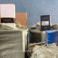 Peste 42.000 de parfumuri contrafăcute, găsite într-un TIR la Vama Bechet. Valorează 34.000.000 lei - Foto: Politiadefrontiera.ro