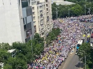 Profesorii protestează Foto: Facebook/FSLI