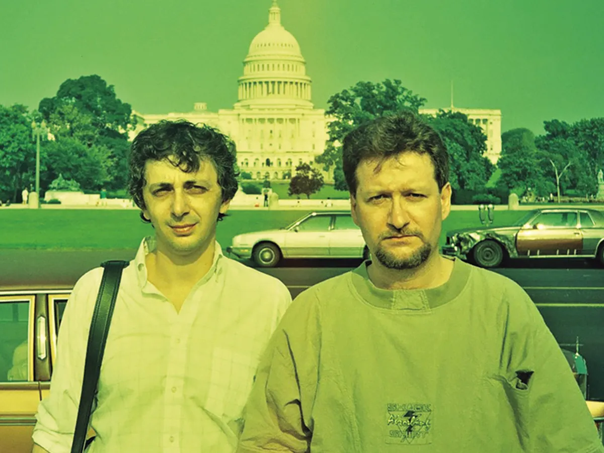 Emigranții Vladimir Tismăneanu și Liviu Cangeopol s-au întâlnit în fața Capitoliului american în 1990, primul an liber de comunism în România