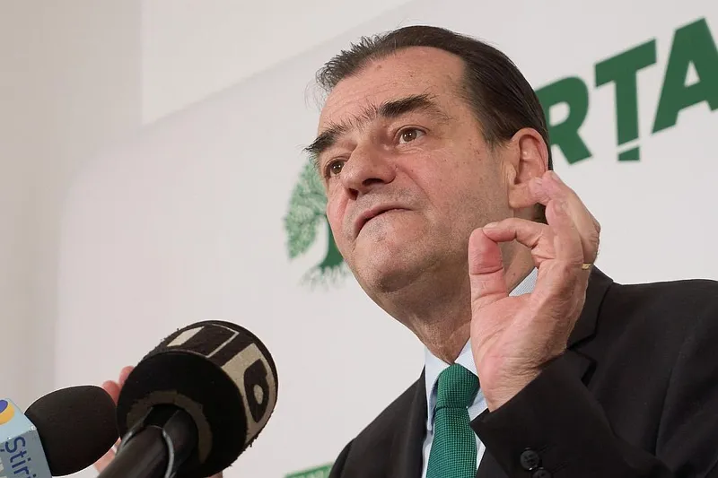 Preşedintele Forţa Dreptei, candidatul la alegerile prezidenţiale Ludovic Orban, susţine o conferinţă de presă - Foto: Profimedia Images