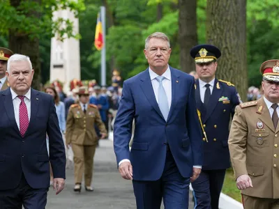 Klaus Iohannis le a promulgat o lege care-i privește pe veteranii de război FOTO: Facebook/Klaus Iohannis (imagine cu rol ilustrativ)