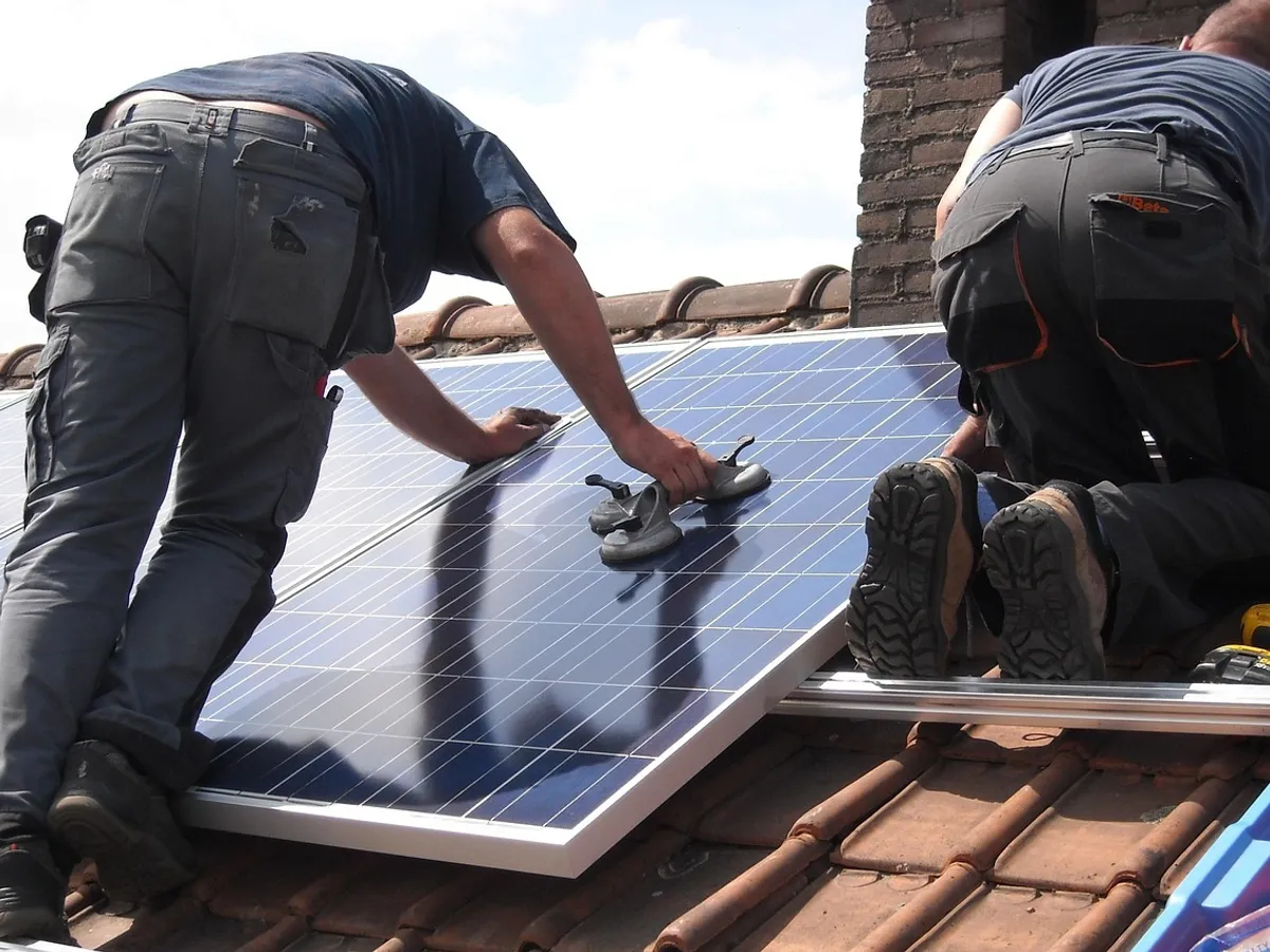 Cum poți să cumperi panouri fotovoltaice second-hand