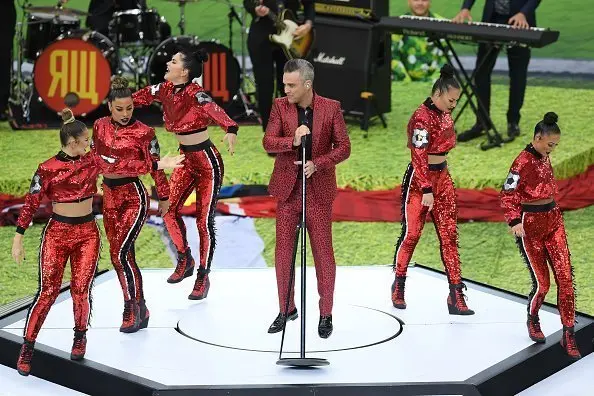 Robbie Williams a cântat în deschiderea campionatului mondial de fotbal, la Moscova