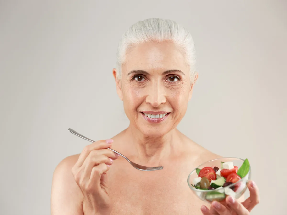 Pensionară la micul dejun - Foto: Freepik