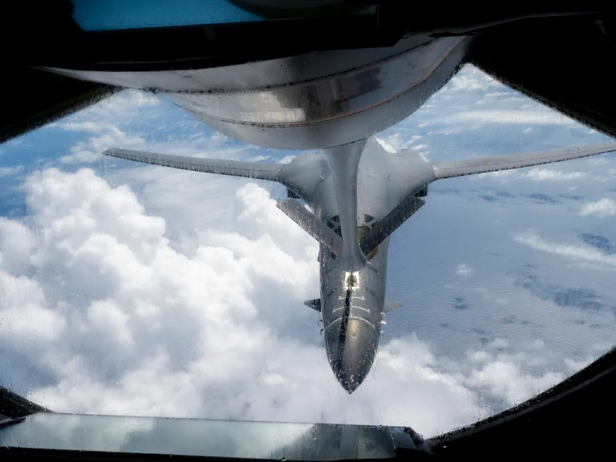 VIDEO Bombardierele SUA atacă masiv Iran de la o bază din Marea Britanie. Avioanele-cisternă, în Bulgaria