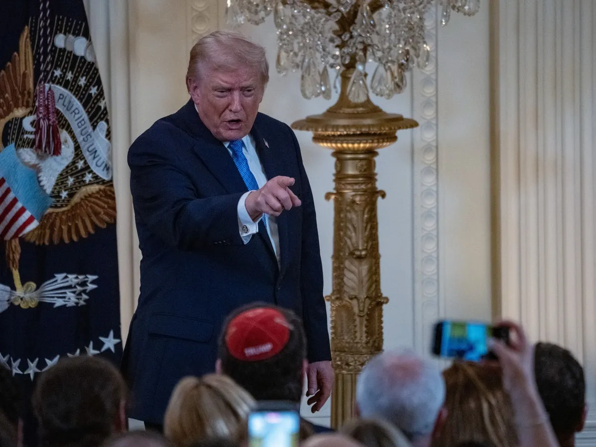 Trump ordonă o „blocadă totală și completă” împotriva petrolierelor care tranzitează Venezuela