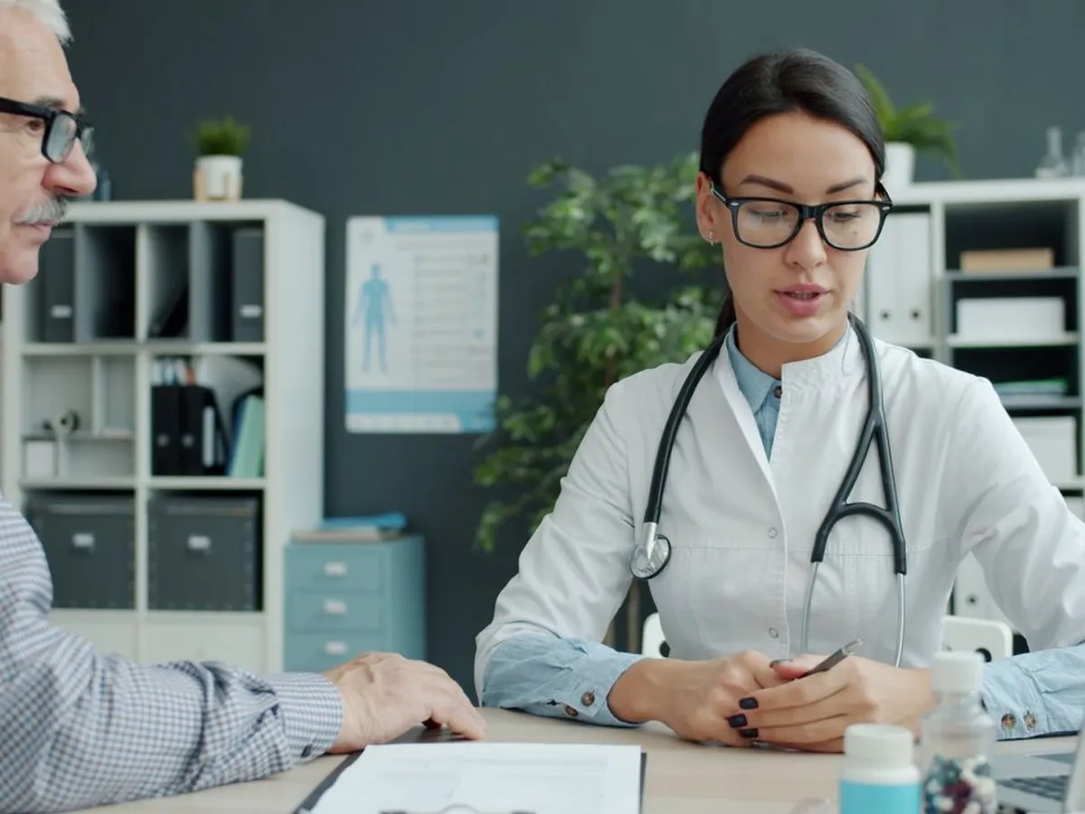 Vrei să-ți răspundă medicul? Uite cum trebuie să-i scrii mesajul ca să ai mai multe șanse