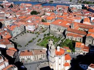 În majoritatea zonelor din Pontevedra nu se poate merge decât pe jos, cu bicicleta sau trotineta. / Foto: politico.eu