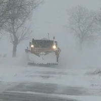 O persoană a murit după ce ambulanța a rămas blocată în nămeți - Foto: Facebook/Compania Nationala de Administrare a Infrastructurii Rutiere (imagine cu rol ilustrativ)